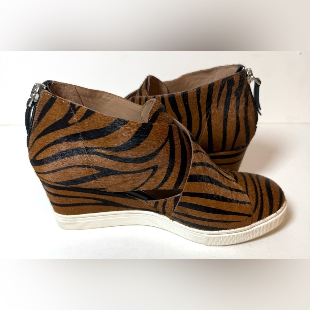 Linea Paolo Zebra Striped Calf Fur Cutout Wedge Crossover Top Zip Back Shoe 5.5 - Picture 8 of 8